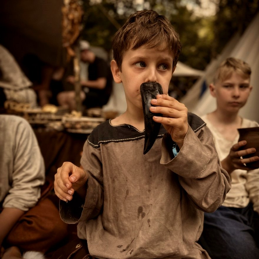 Ziemowit pije z rogu